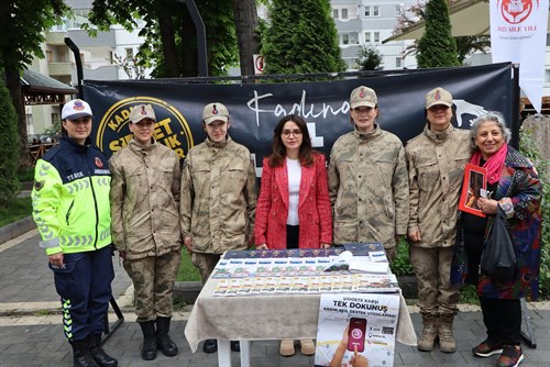 15 Mayıs Aile  Günü Kortej Yürüyüşünde Jandarmadan Bilgilendirme Faaliyeti.