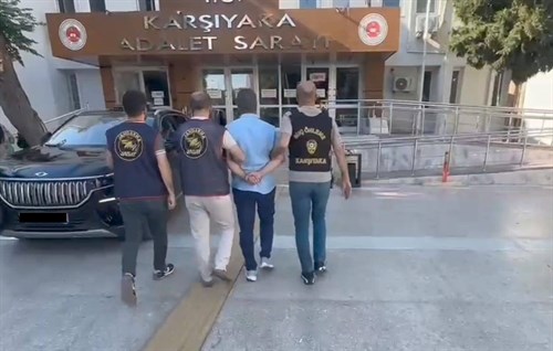Hakkında Yakalama Kararı Olan Firari Şahsı Jandarma Dedektifleri JASAT İzmir’de Yakaladı.