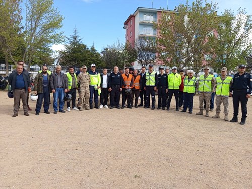 Motosiklet Sürücülerine Yönelik “Yeleğimle Görünürüm, Kaskımla Güvendeyim Projesi” Kapsamında Eğitim.