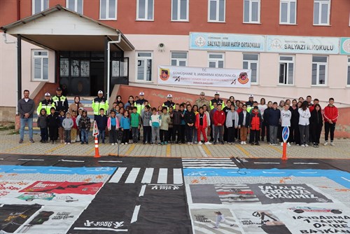 Trafik Jandarmasından Güvenli Okul Yolu Projesi” ve “Trafik Dedektifleri Projesi ” Kapsamında Eğitim.